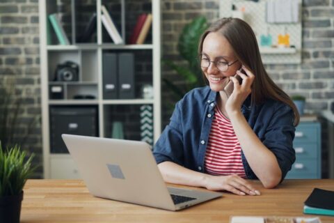 Courtière en mutuelle santé au téléphone, nouvelles règles de démarchage 2026